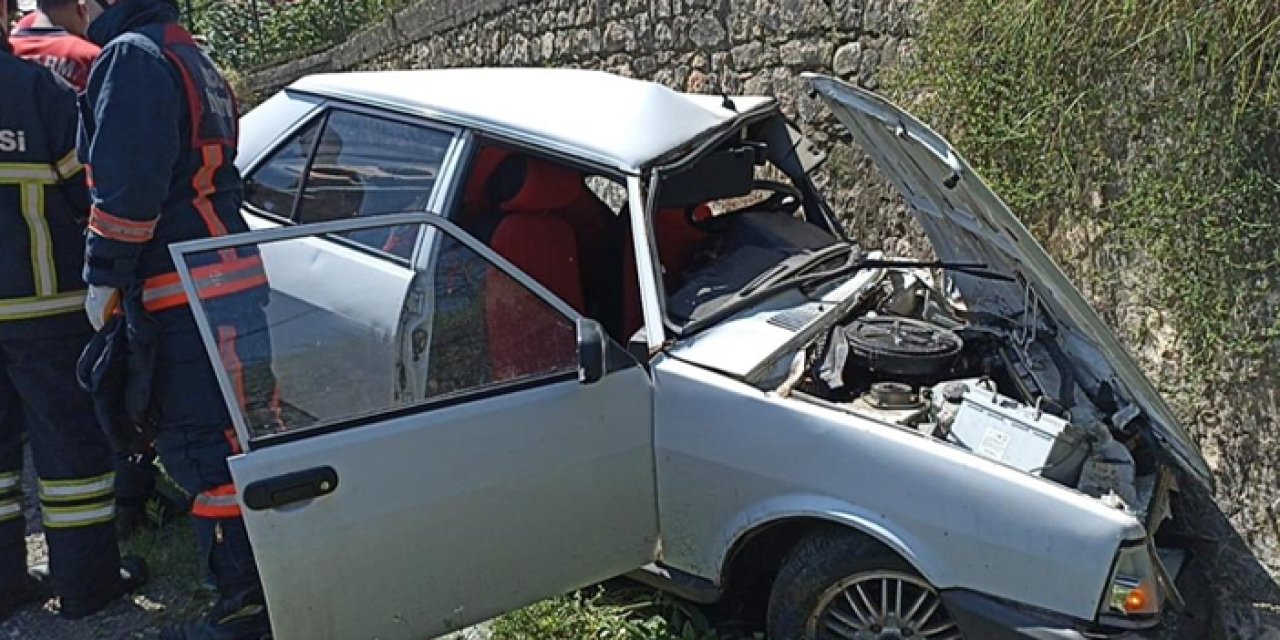 Ordu'da otomobil istinat duvarına çarptı! 1 ölü, 1 ağır yaralı