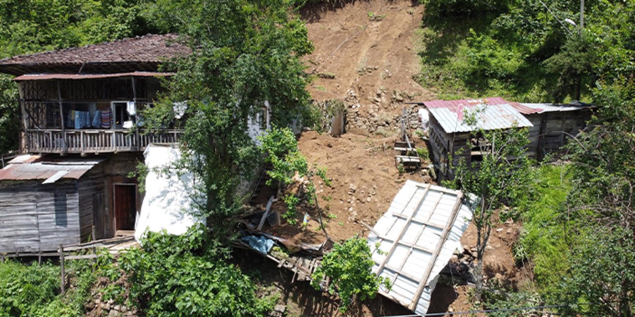 Trabzon'da anne ve oğlu heyelandan nasıl kurtulduğunu anlattı! "Çok korkunçtu"