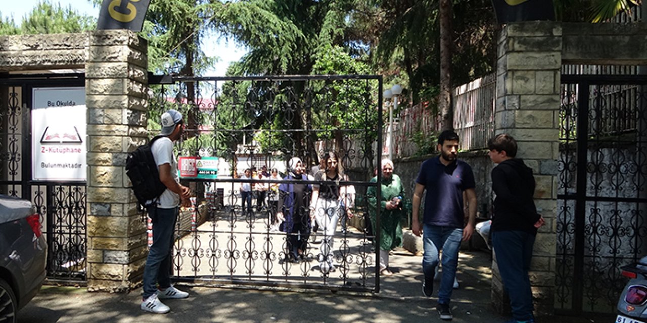 Trabzon'da lise mezunlarının yanı sıra yetişkinlerde sınavda kendini denedi