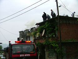 Rize'de evin üzerine yıldırım düştü