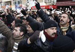 Türk-İş binasını işgal ettiler