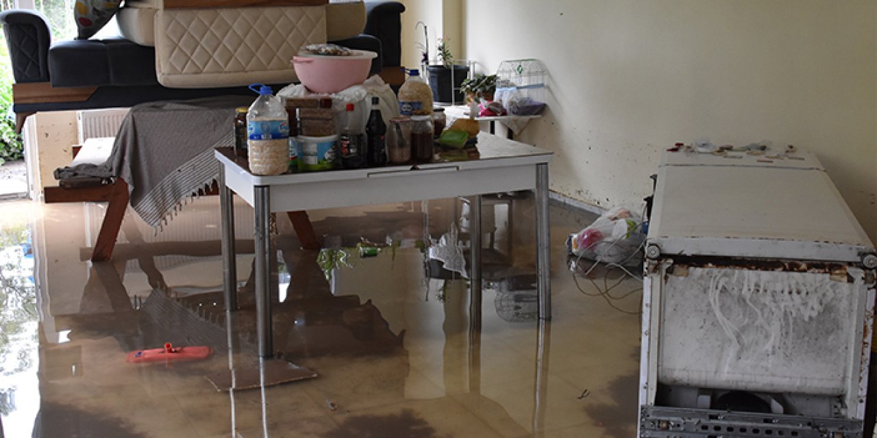 Ordu'da sağanak hayatı olumsuz etkiledi! Ev ve iş yerlerini su bastı