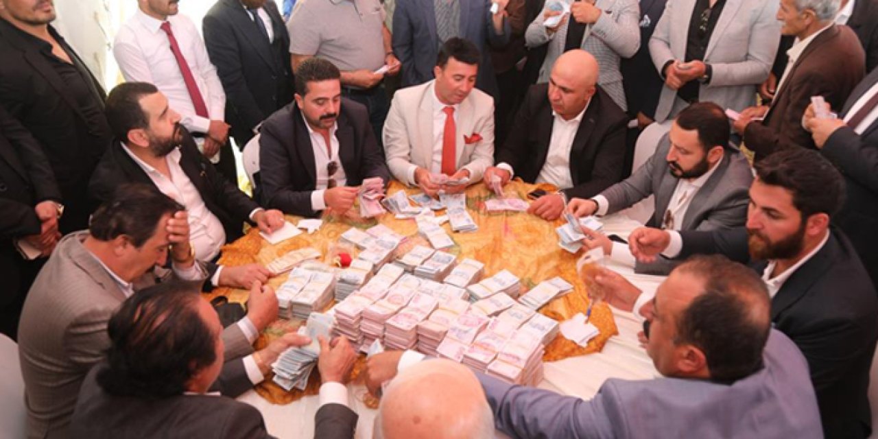 Van'da gelin ile damada takılan altın ve para hayrete düşürdü