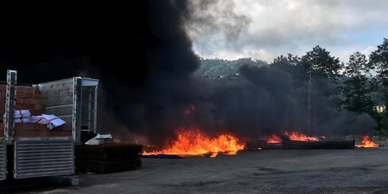 Rize'de milyonlarca lira değerindeki borular dakikalar içinde kül oldu