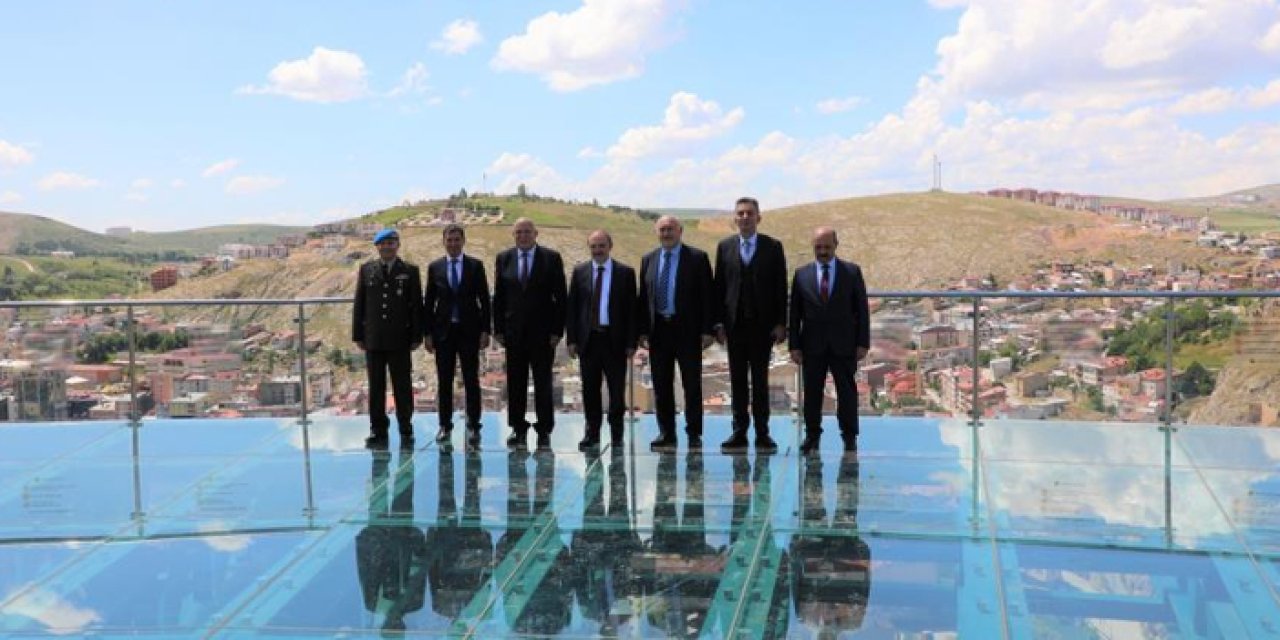 Bayburt'ta Bamsı Beyrek Seyir Terası hizmete girdi