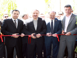 Özak Avşar Spor Salonu'nu açtı