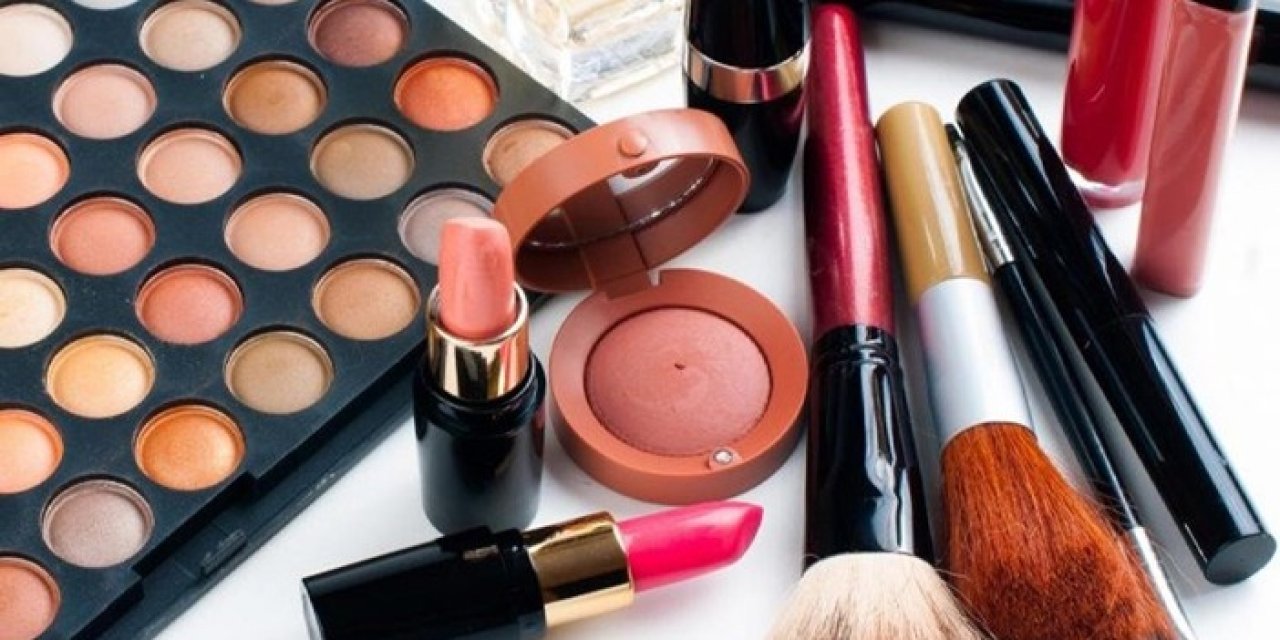 Bunaltıcı yaz sıcaklarına bile dayanacak bir makyaj için 15 muhteşem tüyo