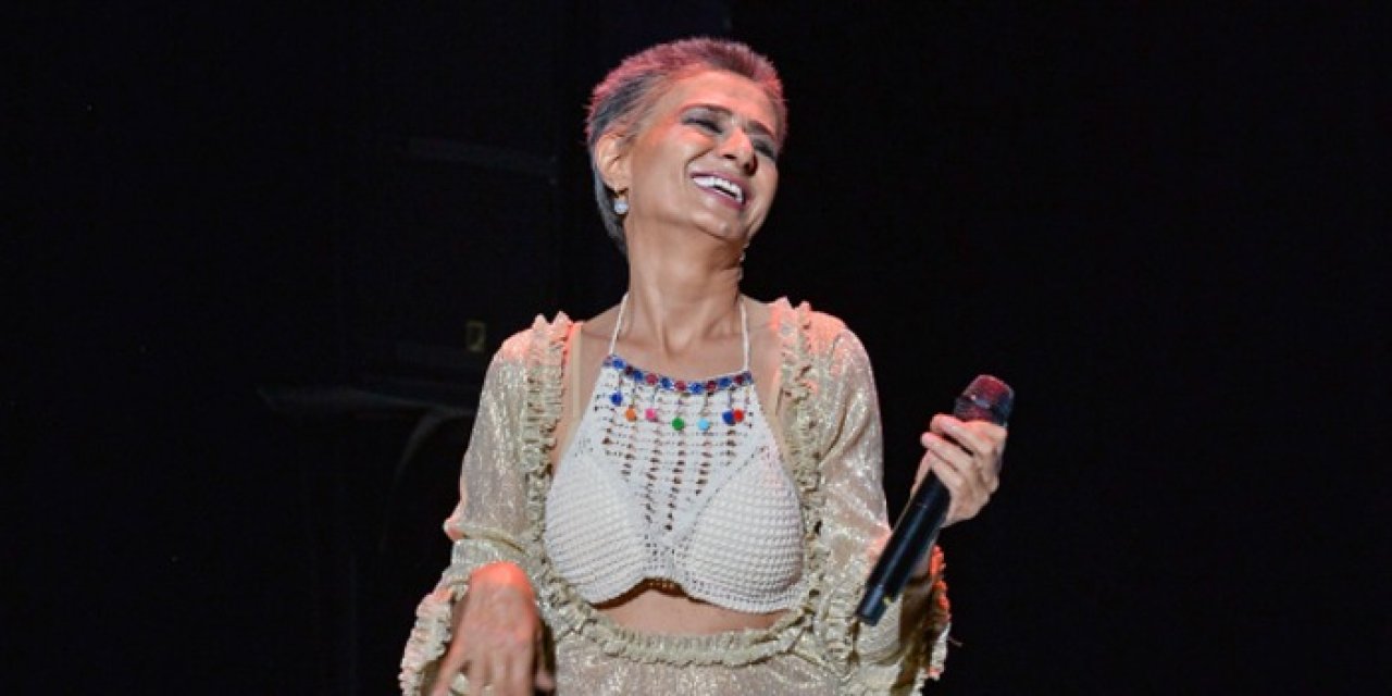 Yıldız Tilbe önceki akşam binlerce hayranına konser verdi