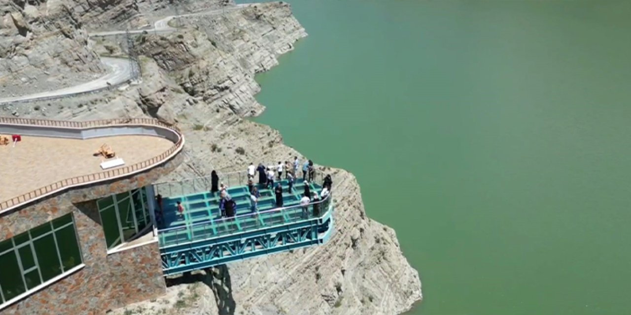 Türkiye'nin en büyük seyir terası ilgi odağı