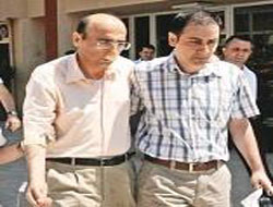 Hakim kanlar içinde yerde kalmış