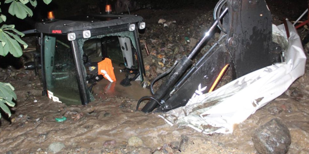 Ordu'yu sel ve heyelan vurdu! Araçlar toprak altında kaldı