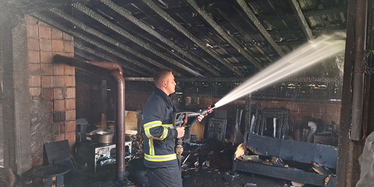 Samsun'da çatı katında yangın çıktı!