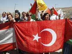 Gazze'de Türk Bayrağı dalgalandı