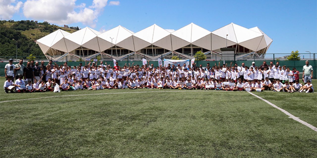 Trabzonspor Futbol Okulları Yaz Kampı kupa ve madalyalarla tamamlandı