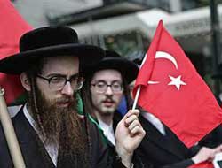 Yahudi Türk bayrağı taşıdı!