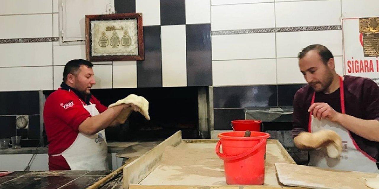 Bayburt'ta fırıncıların 200 derece ateş başında ekmek mesaisi
