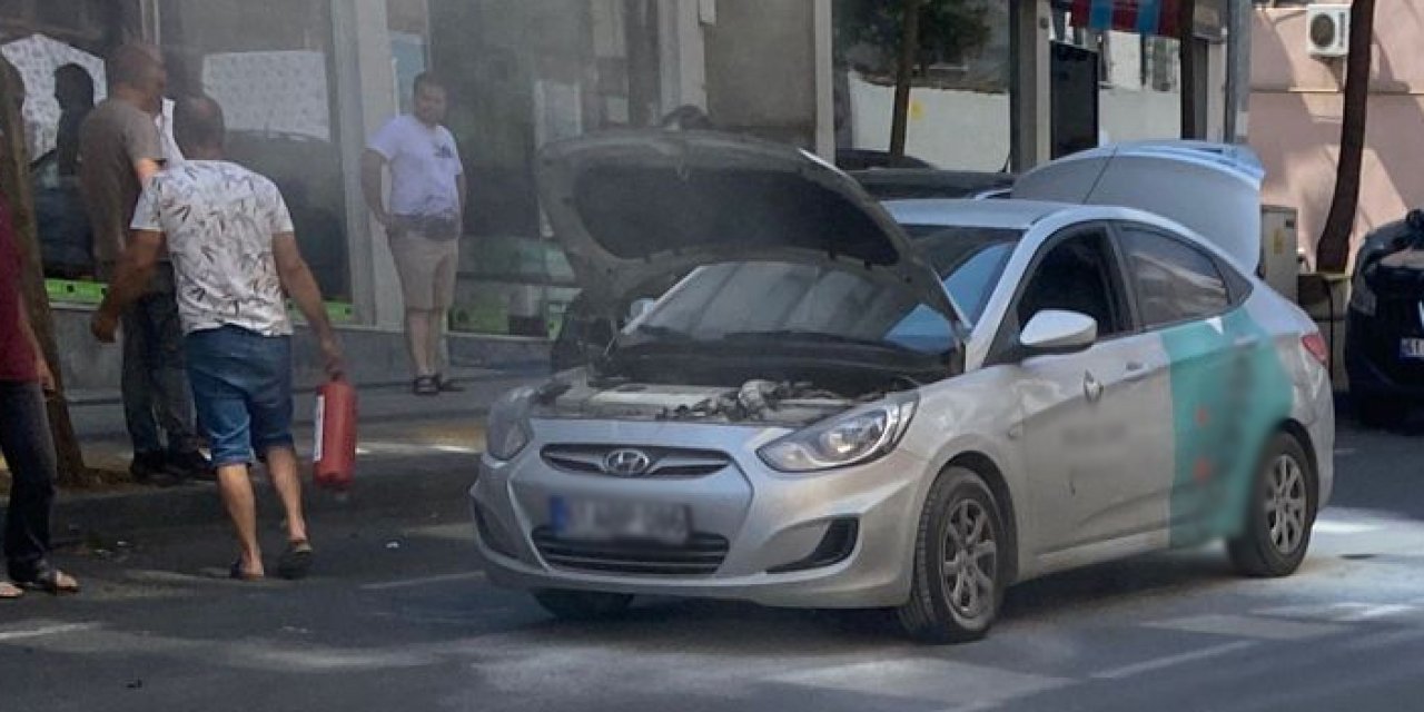 Ortahisar'da Seyir Halindeki Otomobil Alev Aldı: Paniğe Neden Olan Yangın Söndürüldü