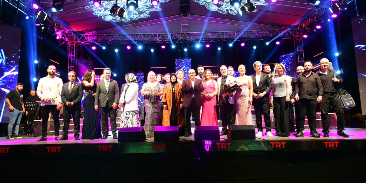 Trabzon'da TRT sanatçılarından müzik ziyafeti