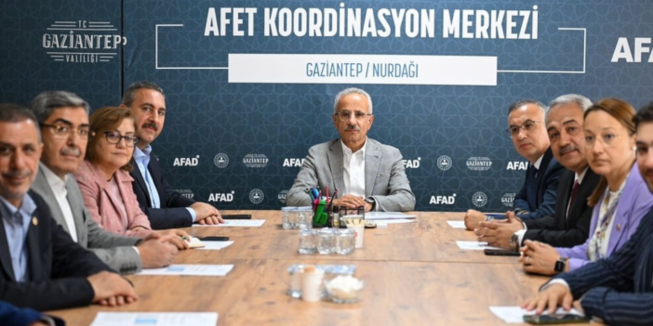 Bakan Uraloğlu deprem bölgesinde Ulaştırma alanında 6 ayda neler yapıldığını anlattı