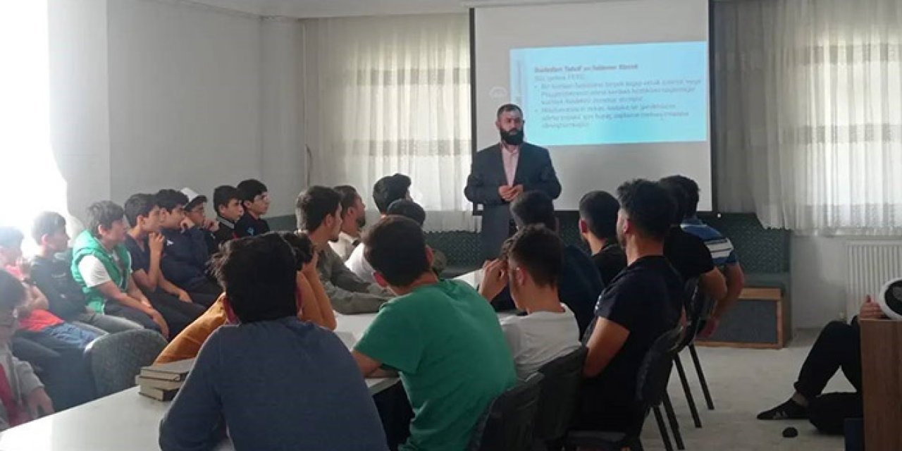 Bayburt'ta Sahih Dini Bilginin Önemi konferansı