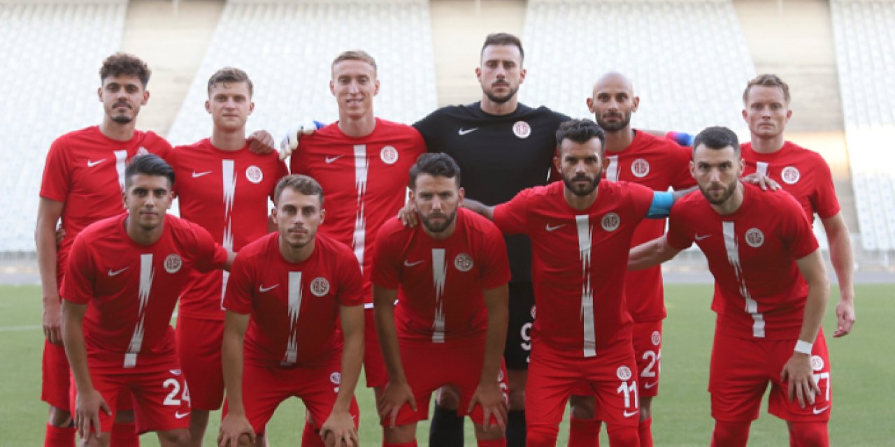 Trabzonspor'un rakibi Antalyaspor'da son durum! Gelenler, gidenler ve hazırlık maçları