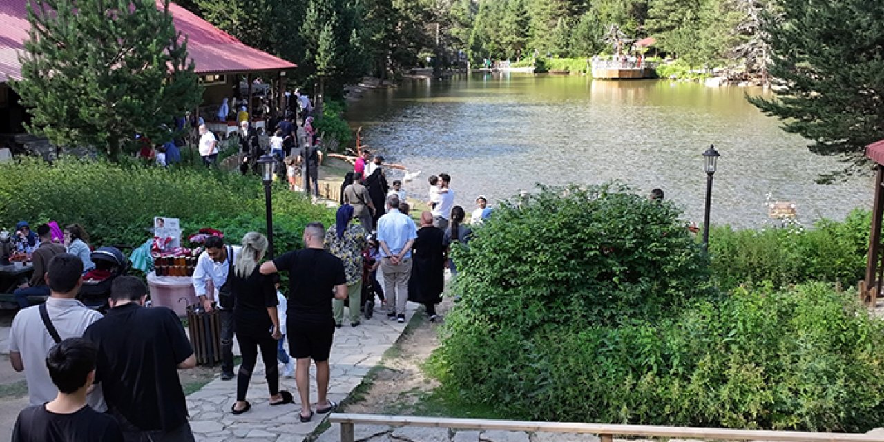 Gümüşhane'de Limni Gölü'ne ziyaretçi akını