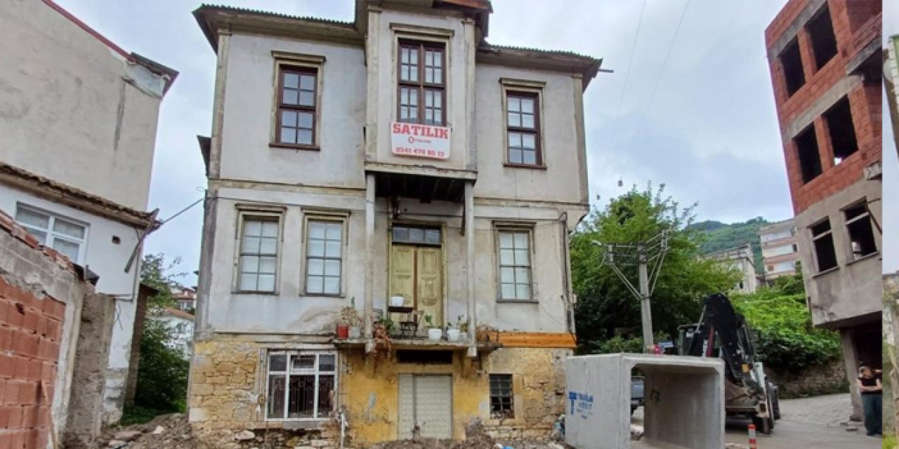 Ordu'da tarihi evin altından dere yatağı çıktı