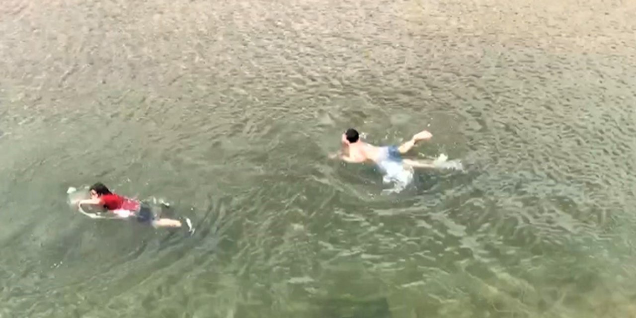 Bayburt'ta sıcaktan bunalan çocuklar Çoruh'ta serinliyor