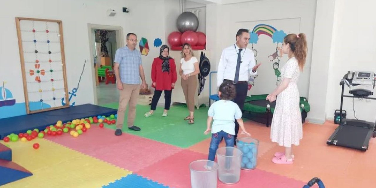 Bayburt'ta özel öğrenciler yaz kurslarında eğlenceli vakit geçiriyorlar