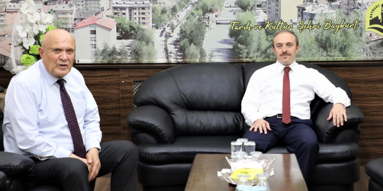 Vali Epcim'den Bayburt Belediye Başkanı Pekmezci'ye veda ziyareti