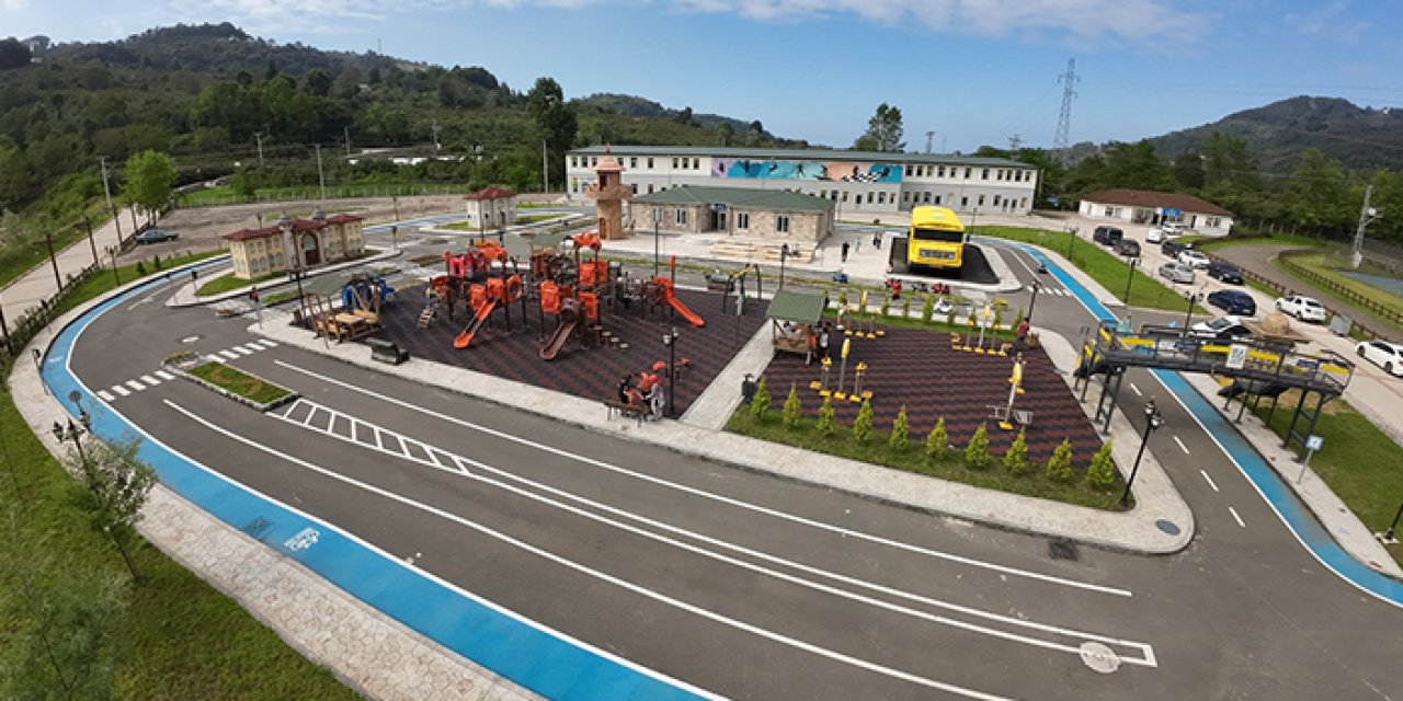 Ordu'da çocuklar eğlenerek trafik kurallarını öğreniyor