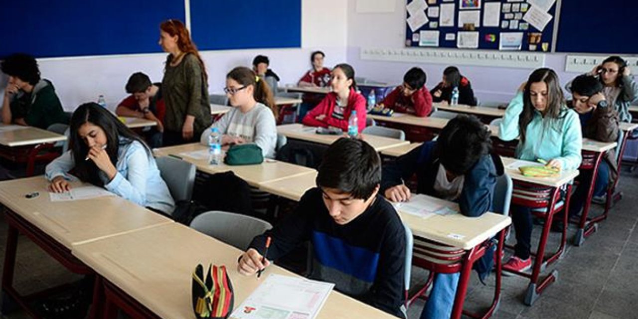 Liselerde yeni dönem! Sınıf tekrarı geri geliyor