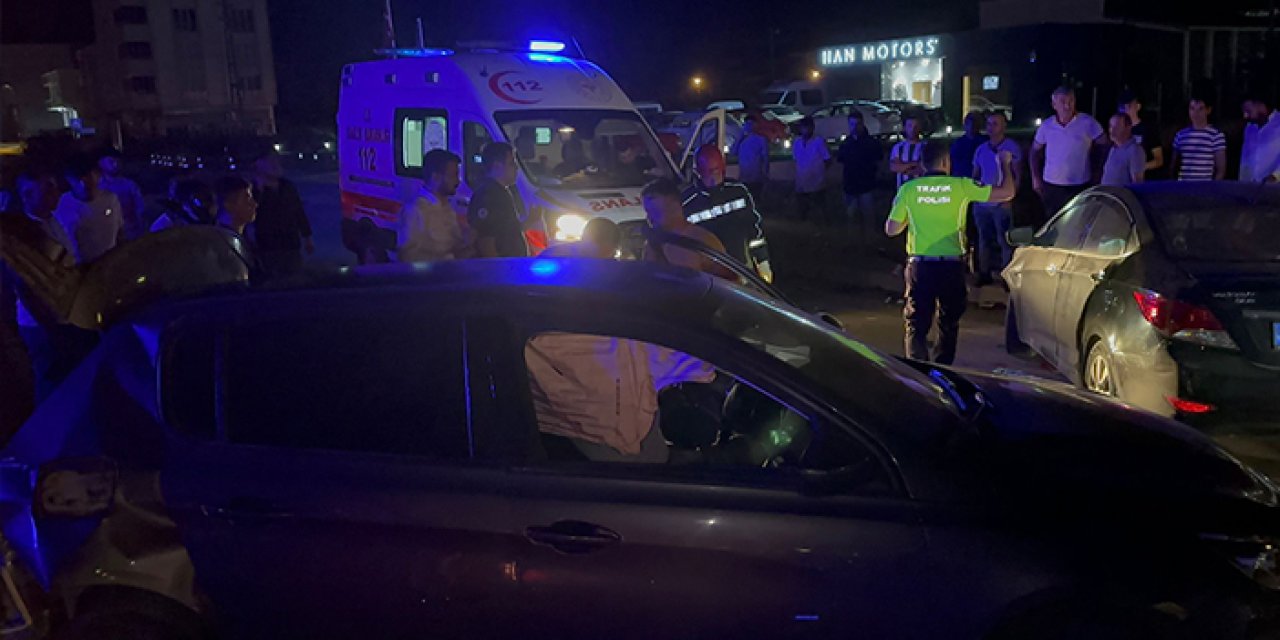 Çarşamba’da İki Otomobil Çarpıştı: Düğün Çıkışı 3 Yaralı