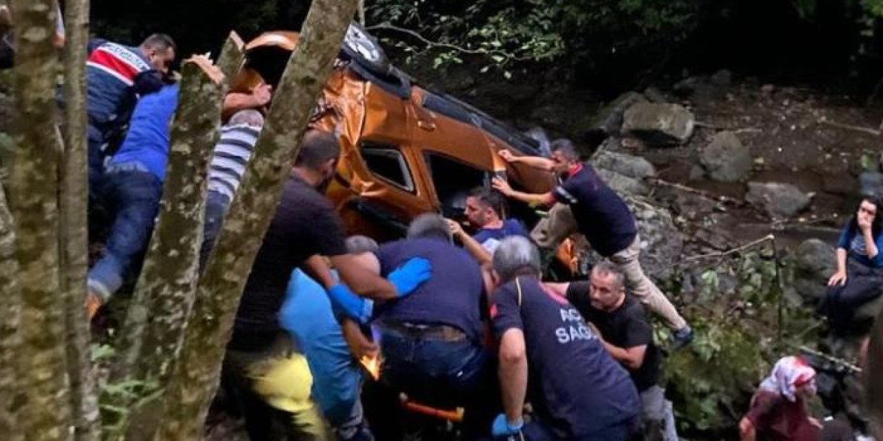 Giresun'da kontrolden çıkan araç uçuruma yuvarlandı! 1 ölü, 4 yaralı