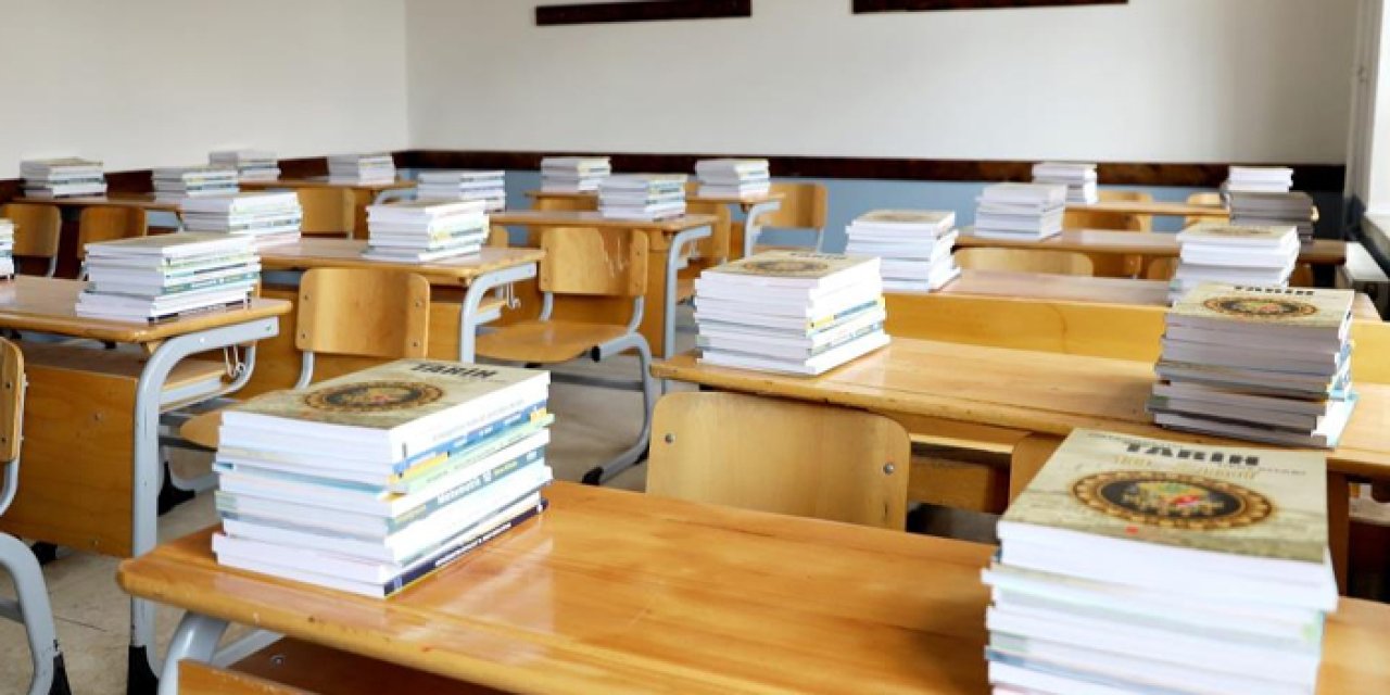 Bayburt'ta ücretsiz ders kitapları okul sıralarındaki yerini almaya başladı