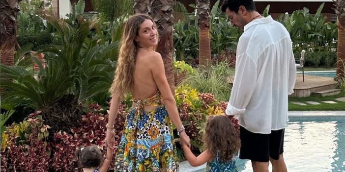 7 yıllık evli olan Sinem Kobal, kızlarını ilk kez paylaştı!