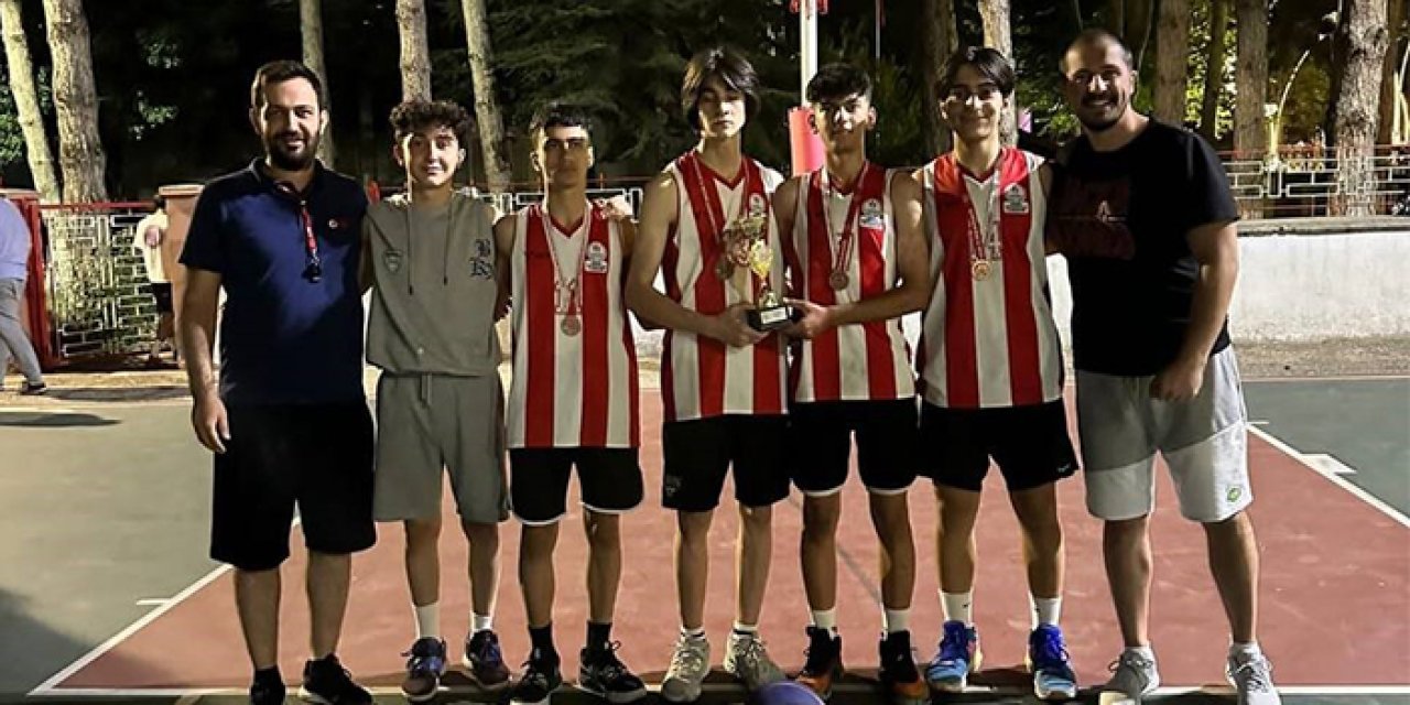 Bayburt ekibi sokak basketbolunda üçüncü oldu