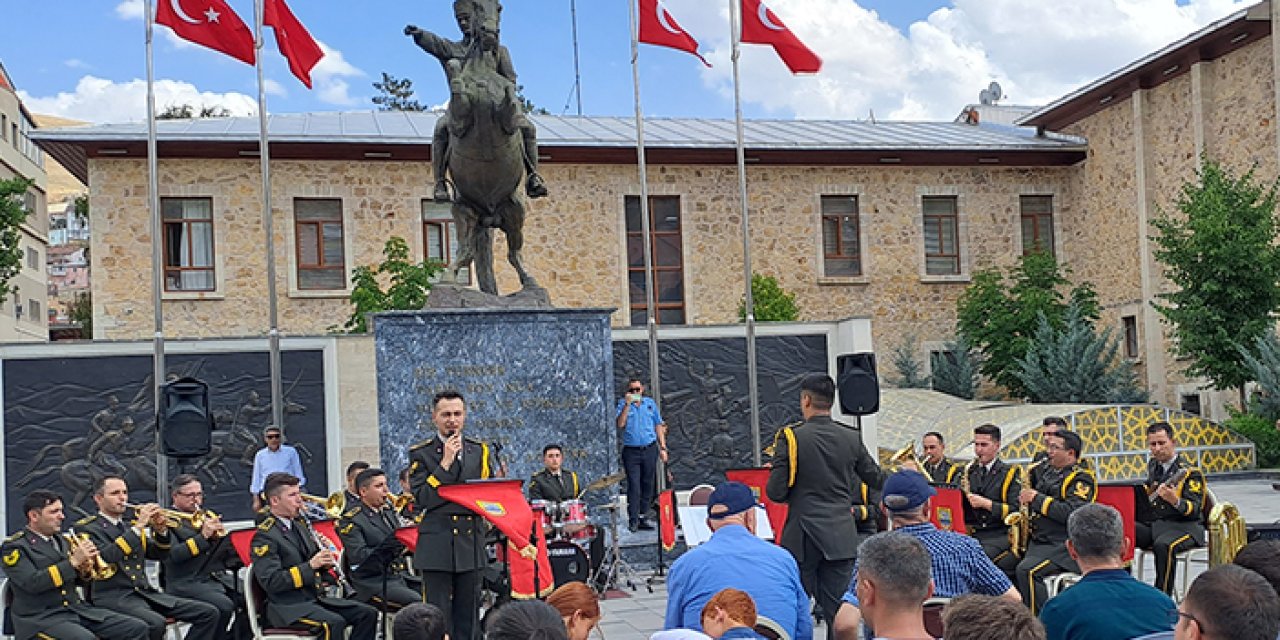 3. Ordu Komutanlığı bando takımından Bayburt'ta konser