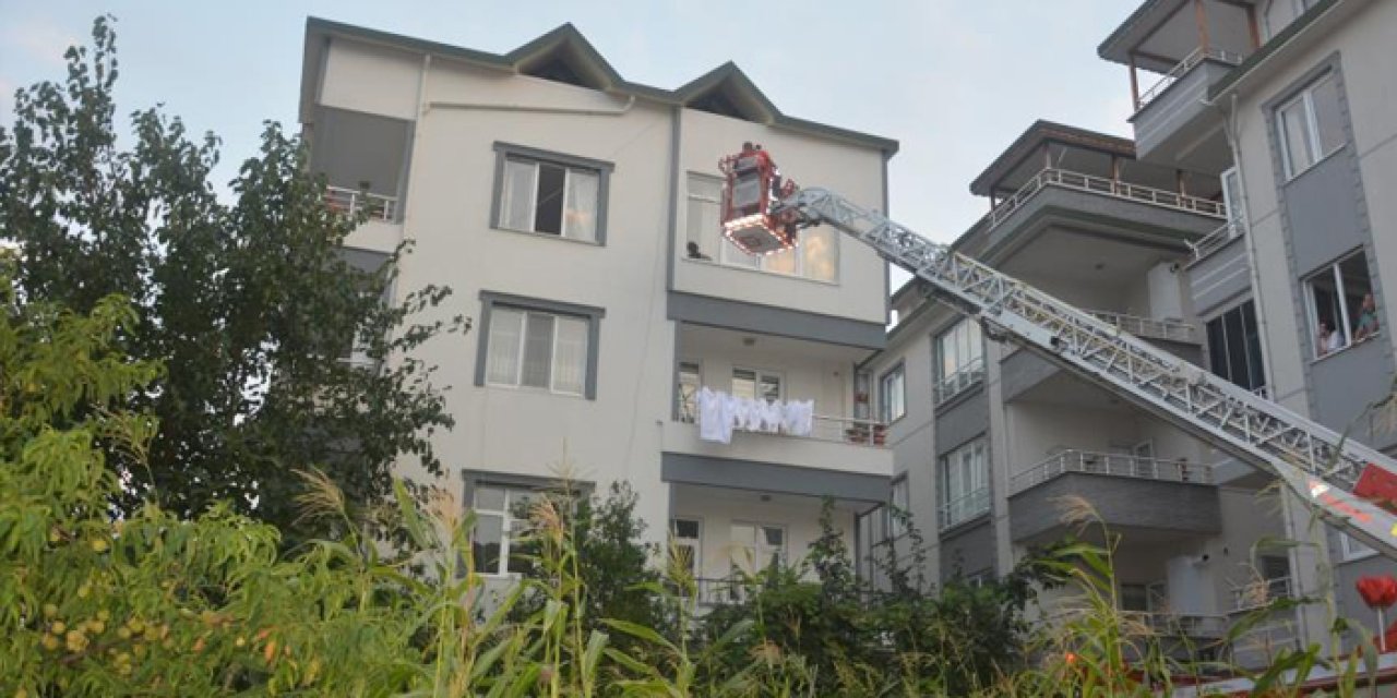 Bunalıma girdi! Önce evi yaktı, sonra kendisini odaya kilitledi