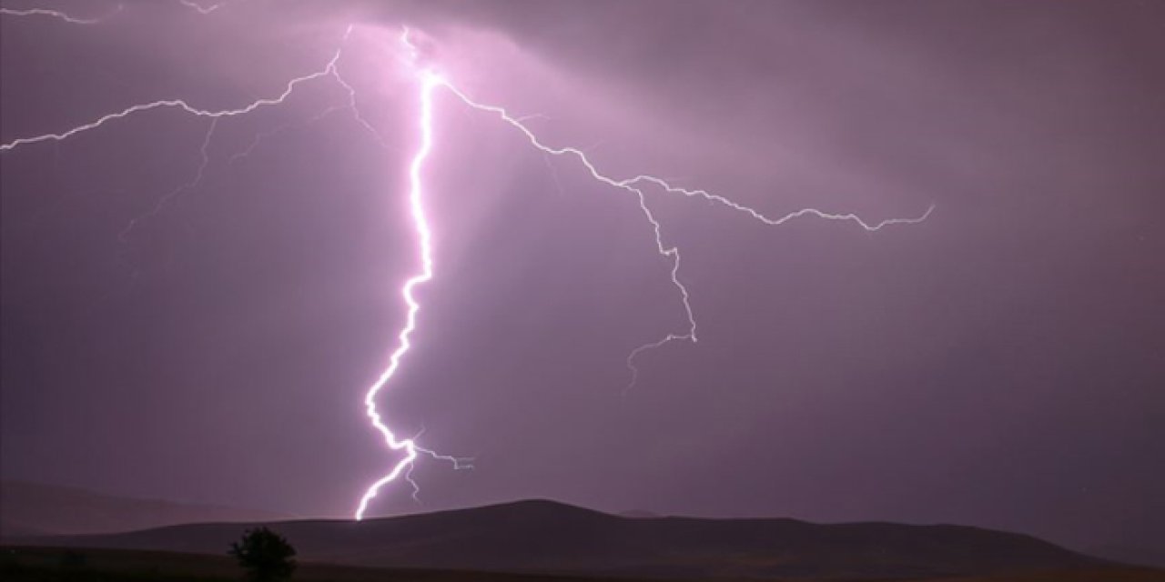 Hindistan'da 2 saatte 61 bin yıldırım düştü! Ölü ve yaralılar var