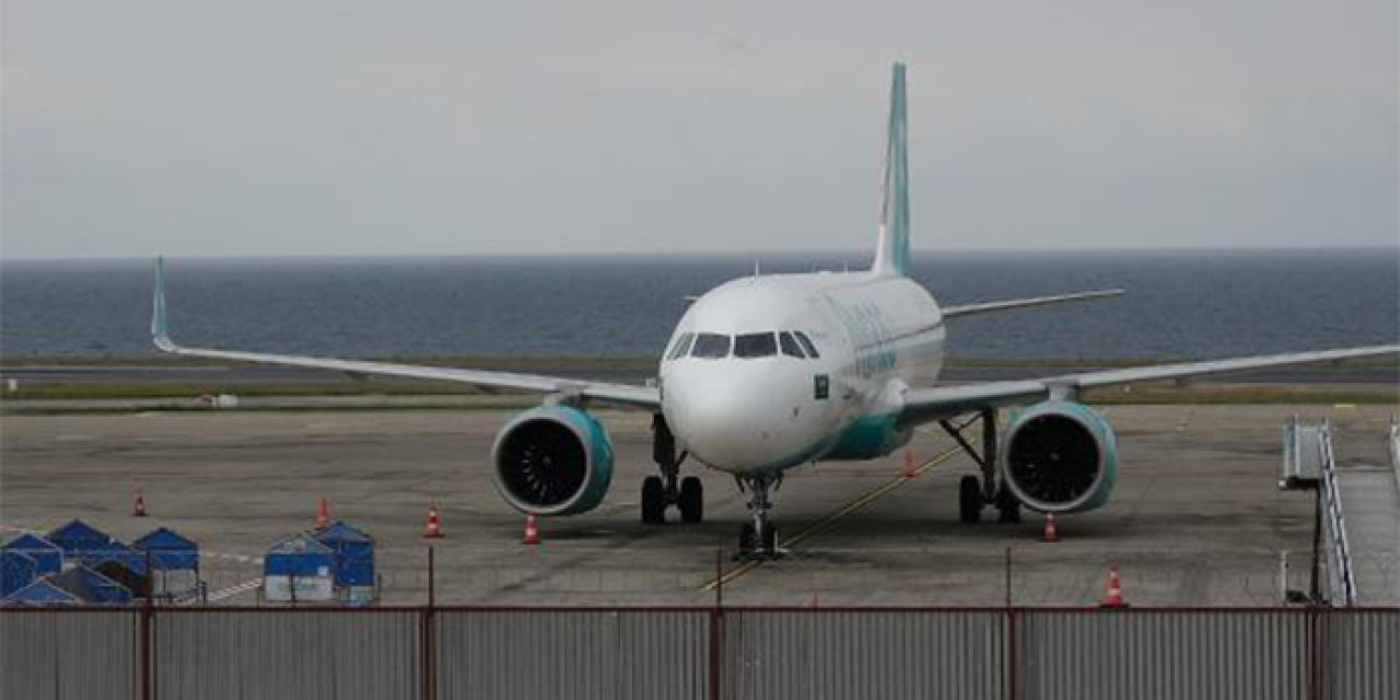 Trabzon'da arızalanan uçak ikinci kez acil iniş yaptı! Teknik ekip bekleniyor