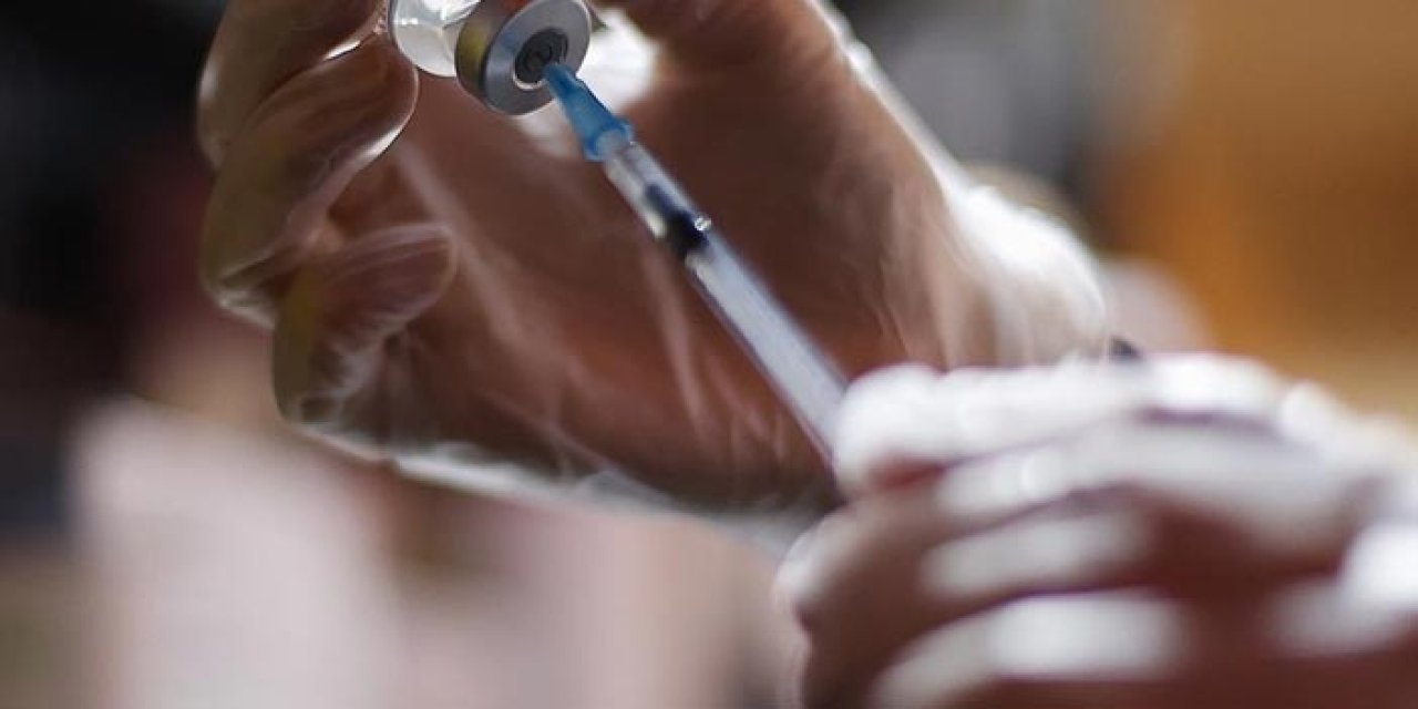 Güncellenmiş Koronavirüs aşısına onay