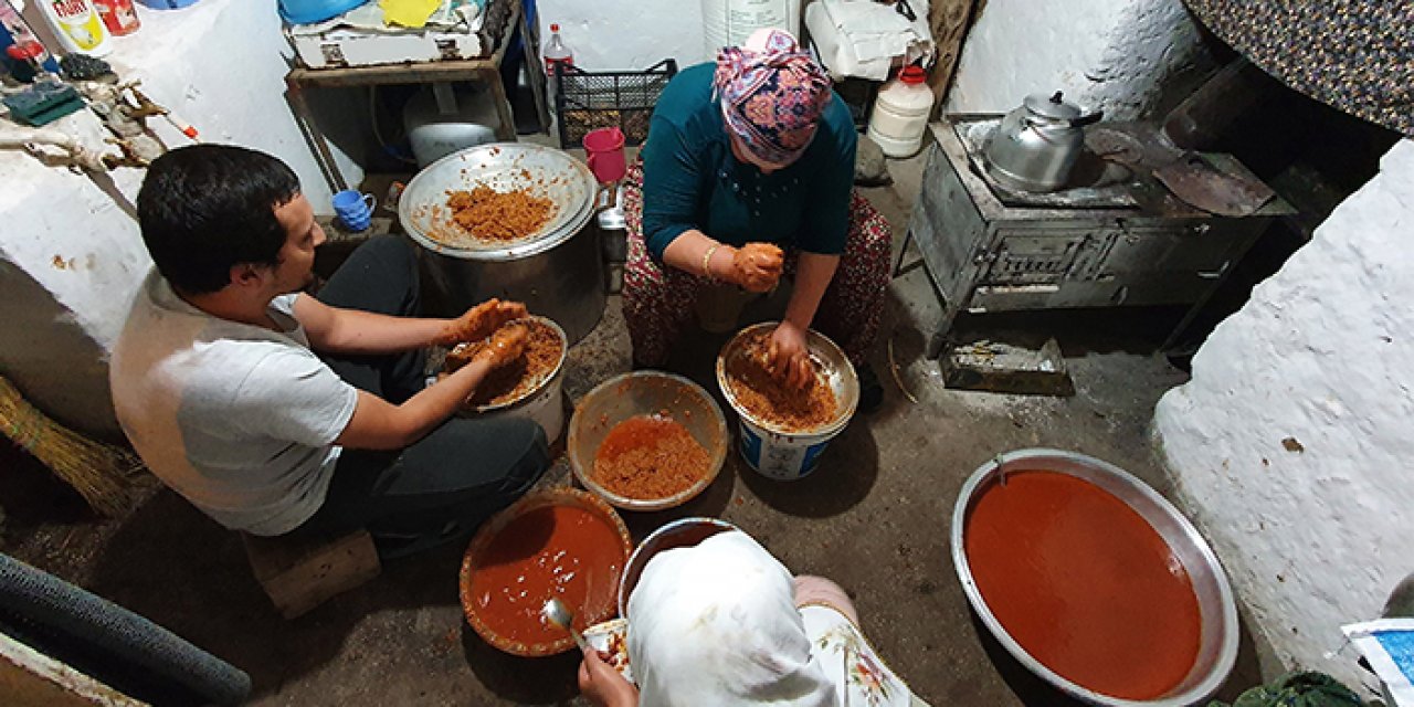Bayburt'ta kışlık lezzetler hazırlanıyor