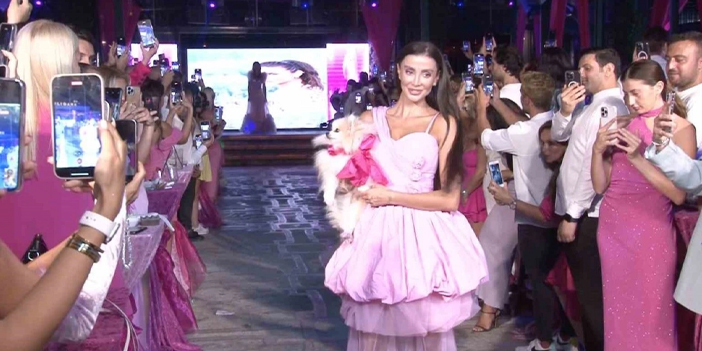 Modacı Cafer Andıç'ın 'Barbie' konseptli defilesi!