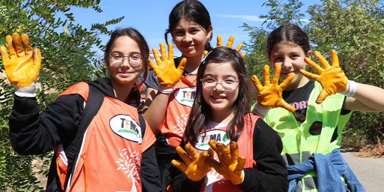 Gümüşhane’de Dünya Temizlik Gününde çevre temizliği yapıldı