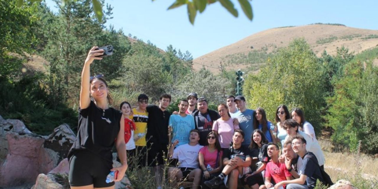 Bayburt'ta yabancı uyruklu öğrenciler doğa yürüyüşü yaptı