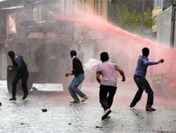 Diyarbakır sokaklarını ateş verdiler