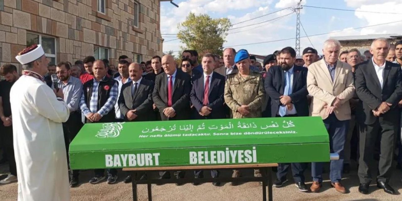 Bayburt'ta şehit babası son yolculuğuna uğurlandı