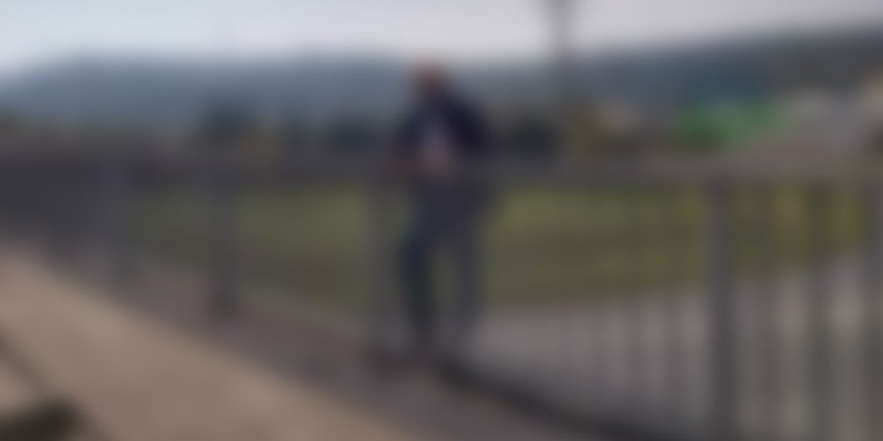 Trabzon’da üst geçitte intihar girişimi: Polis son anda vazgeçirdi