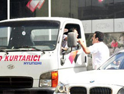 Tatlıses trafikte adam dövüyordu